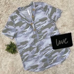 Watermelon SS Camo Button V-Neck Top 💗 Gray & Olive